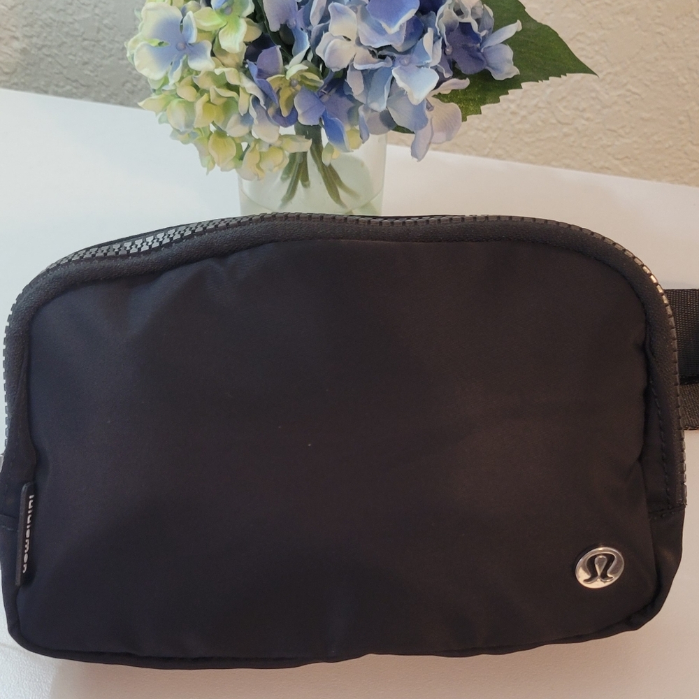 lululemon athletica Black Belt Bag with Zipper Closure